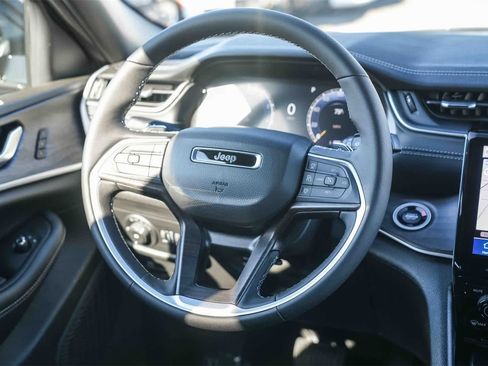 New 2025 Jeep Grand Cherokee Limited image 16