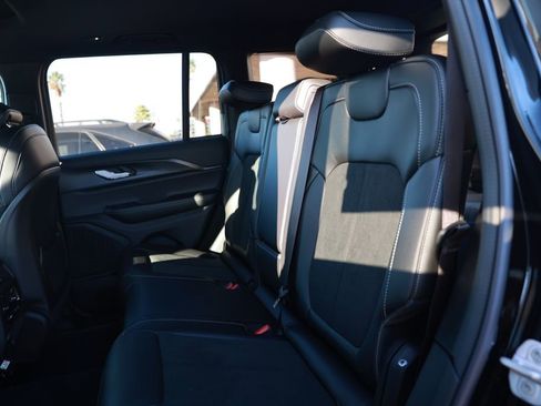 New 2025 Jeep Grand Cherokee Altitude image 27