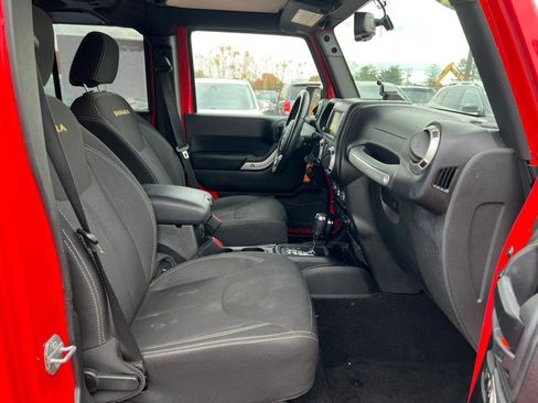 Used 2015 Jeep Wrangler Unlimited Sahara w/ Dual Top Group AWD/4WD image 12