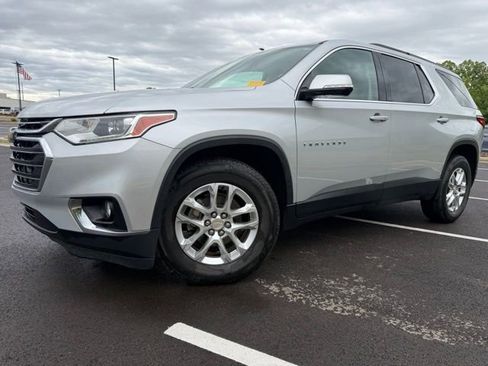 Used 2019 Chevrolet Traverse LT FWD image 12