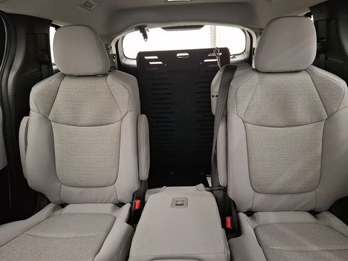 Used 2026 Toyota Sienna LE FWD image 22