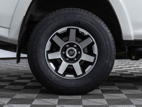 Used 2021 Toyota 4Runner TRD Off-Road AWD/4WD image 47