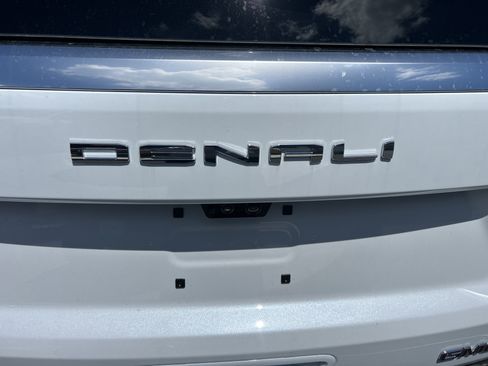 New 2026 GMC Yukon Denali w/ Denali Reserve Package AWD/4WD image 8