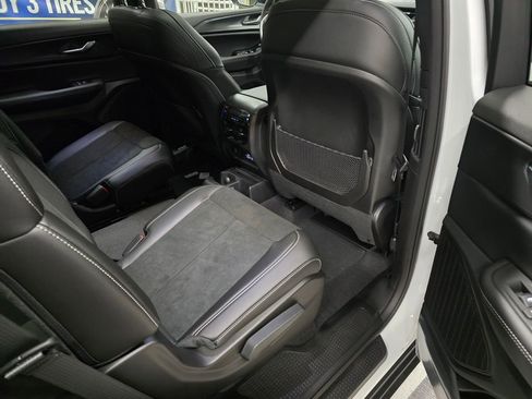 New 2025 Jeep Grand Cherokee L Altitude image 32