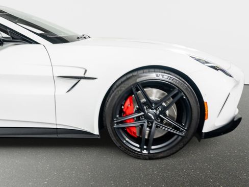 Used 2025 Aston Martin V8 Vantage Coupe RWD image 5