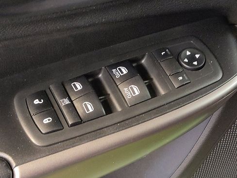 Used 2019 Jeep Cherokee Limited w/ Luxury Group image 27