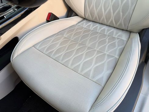 Used 2023 Buick Envision Avenir image 22