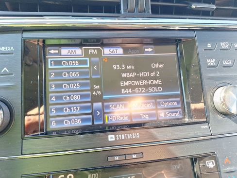 Used 2014 Toyota Avalon Limited image 26