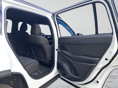 New 2026 Jeep Cherokee Laredo AWD/4WD image 13