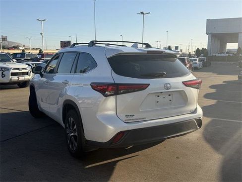 Certified 2023 Toyota Highlander XLE image 7