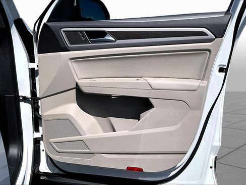 Used 2019 Volkswagen Atlas SE FWD image 21