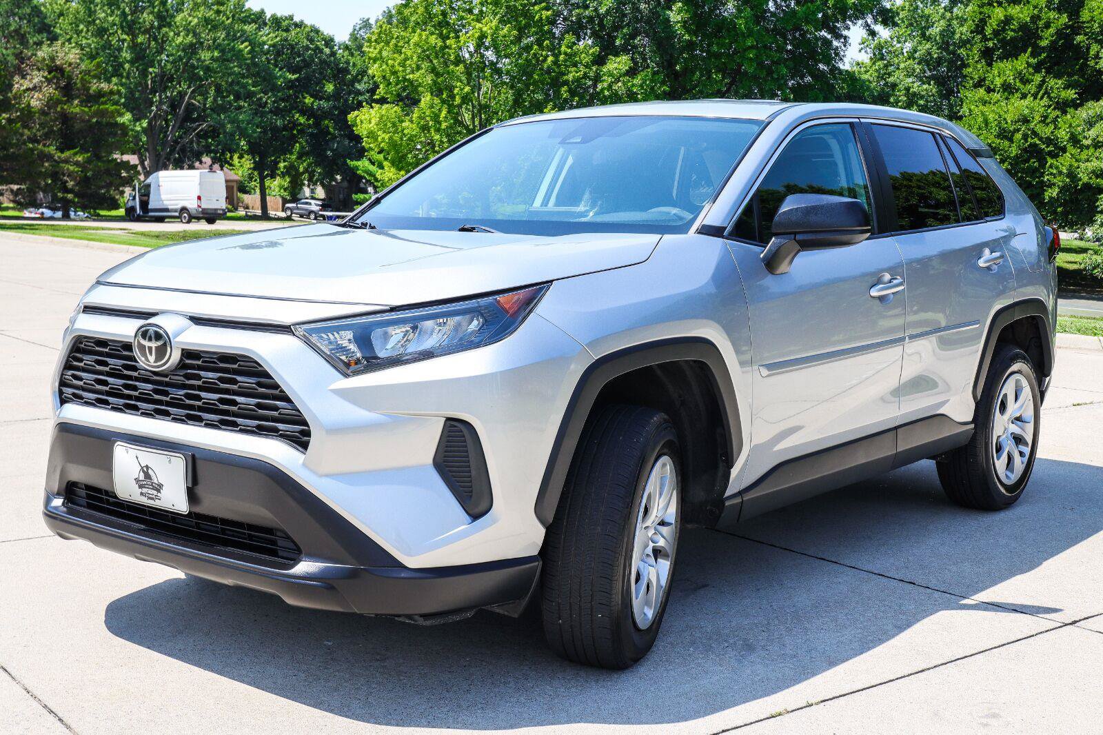 Used 2022 Toyota RAV4 LE w/ Carpet Mat Package (TMS) AWD/4WD image 3