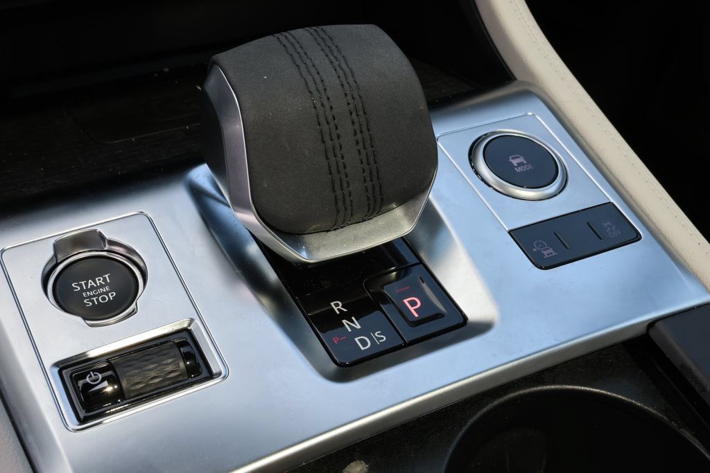 Certified 2026 Jaguar F-PACE R-Dynamic S AWD/4WD image 23