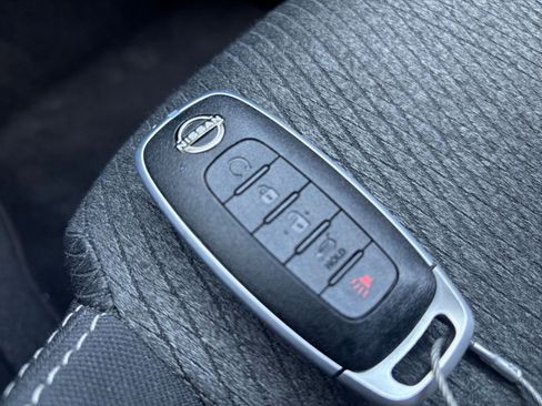 Used 2025 Nissan Rogue SV FWD image 27