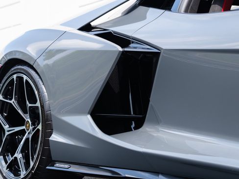 Used 2024 Lamborghini Revuelto AWD/4WD image 18