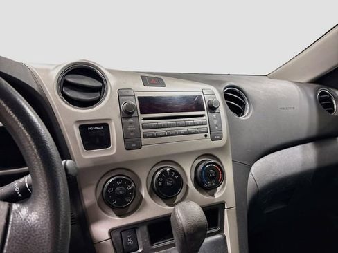 Used 2009 Pontiac Vibe w/ Preferred Package FWD image 12