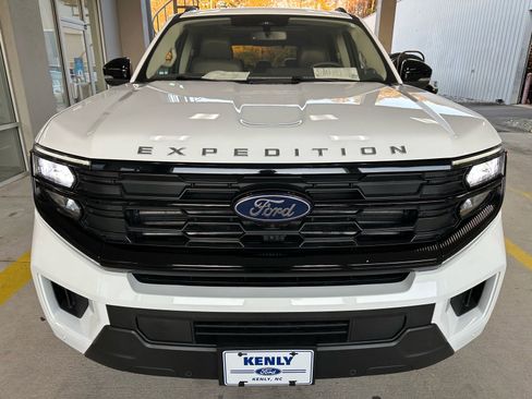 Certified 2025 Ford Expedition Active image 8