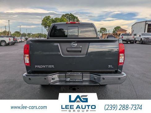 Used 2014 Nissan Frontier SL RWD image 4