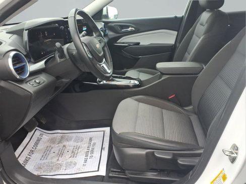Used 2024 Chevrolet Trax LT w/ Driver Confidence Package image 24