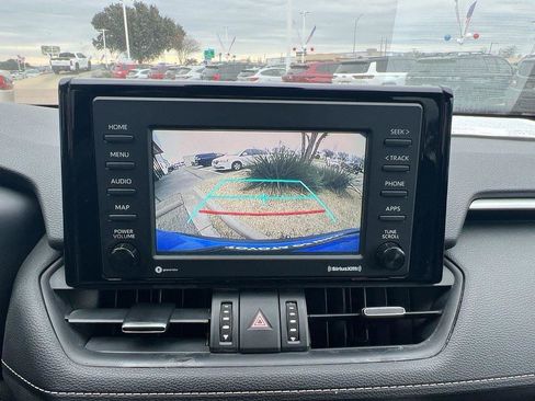 Used 2020 Toyota RAV4 XLE Premium image 26