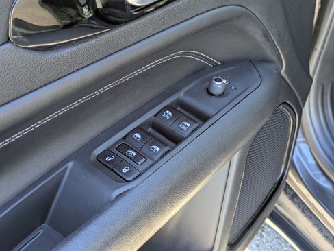 Used 2024 Jeep Compass Latitude w/ Convenience Group image 12