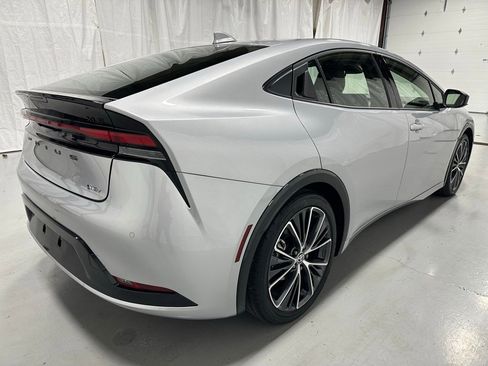 Used 2025 Toyota Prius XLE image 7