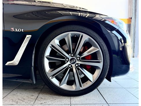 Used 2018 INFINITI Q60 Red Sport 400 w/ Sensory Package 3.0T Sport RWD image 5