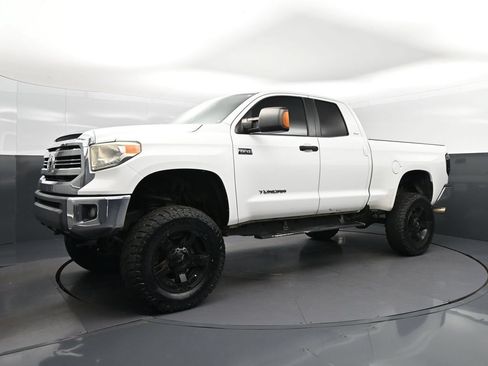 Used 2016 Toyota Tundra SR5 w/ SR5 Upgrade Package AWD/4WD image 3