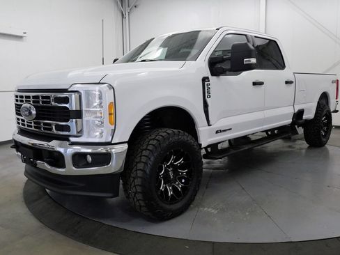 Used 2023 Ford F250 XLT AWD/4WD image 3