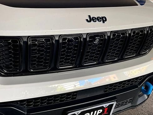 Used 2024 Jeep Grand Cherokee Trailhawk image 29