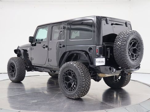 Used 2018 Jeep Wrangler Unlimited Sahara image 3