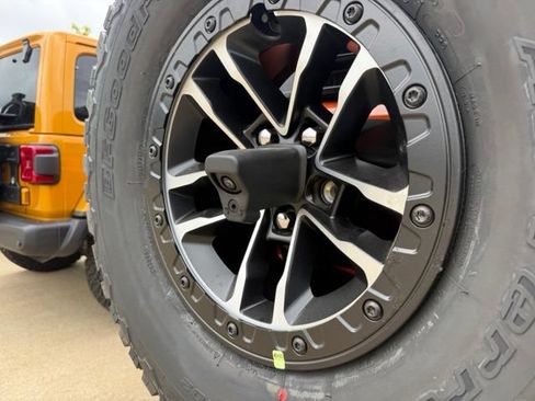 New 2026 Jeep Wrangler Unlimited Rubicon w/ Xtreme 35 Tire Package AWD/4WD image 14