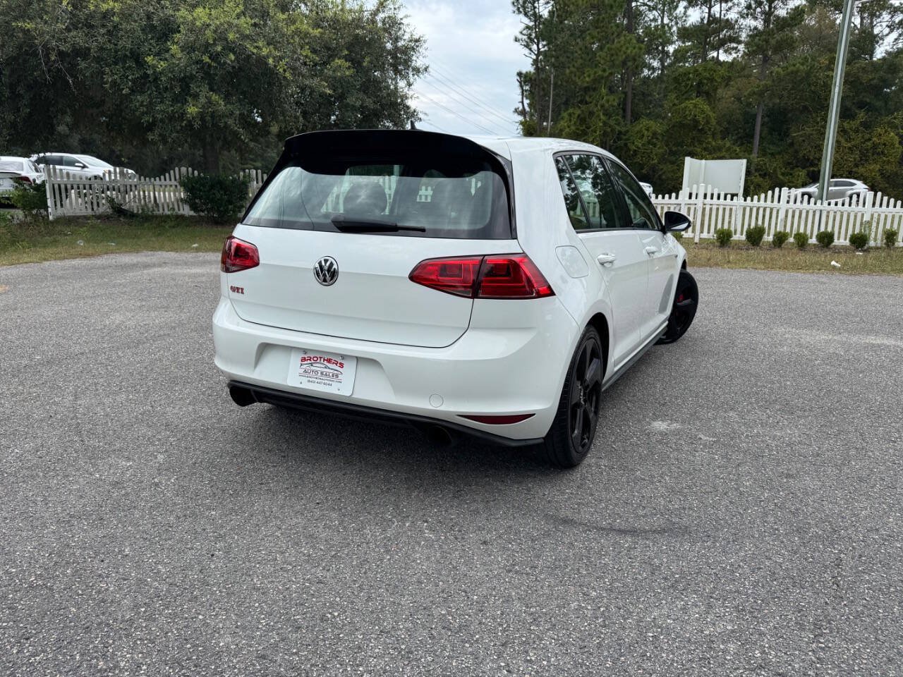 Used 2016 Volkswagen GTI SE w/ Lighting Package (SEL) FWD image 15
