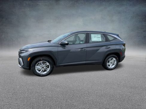 Used 2025 Hyundai Tucson SE image 11