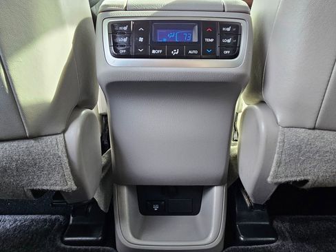Used 2015 Toyota Highlander Limited Platinum AWD/4WD image 24