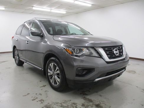 Used 2019 Nissan Pathfinder S image 1