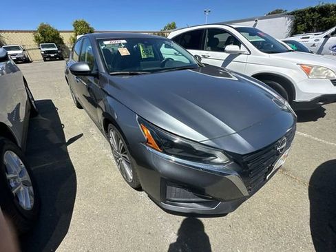 Used 2023 Nissan Altima 2.5 SL FWD image 2