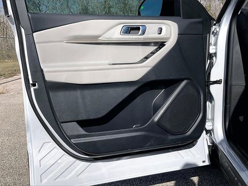 New 2026 Ford Explorer Active w/ Active Comfort Package image 13