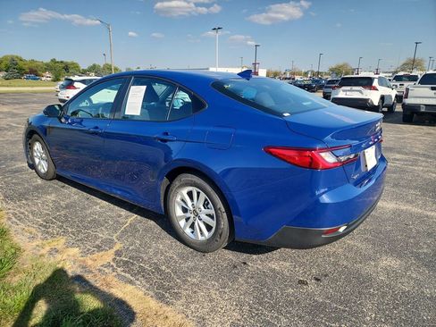 Used 2025 Toyota Camry LE image 3