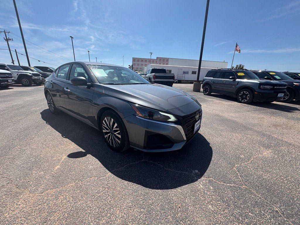 Used 2025 Nissan Altima 2.5 SV FWD image 8