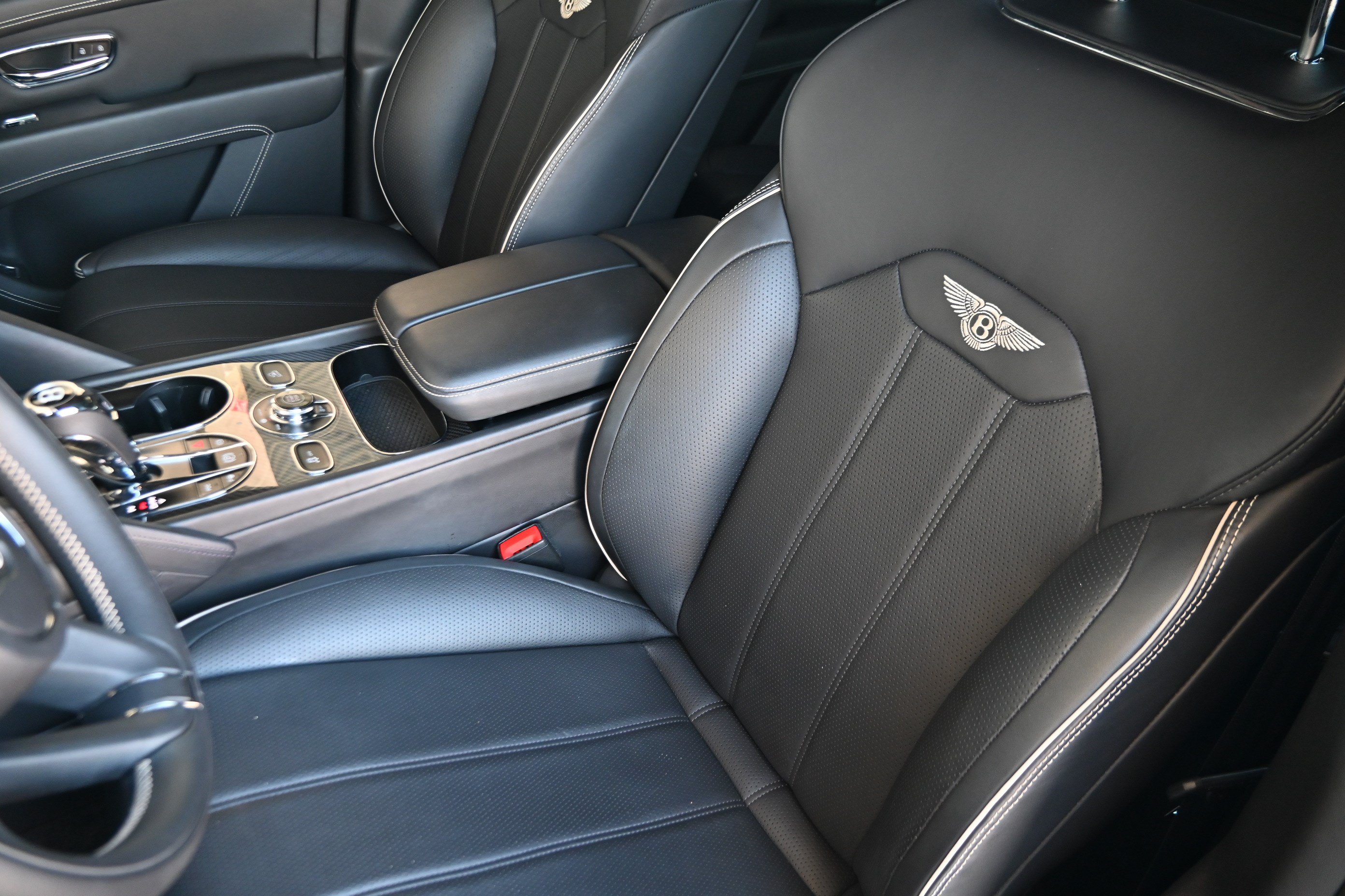 Used 2021 Bentley Bentayga AWD/4WD image 12
