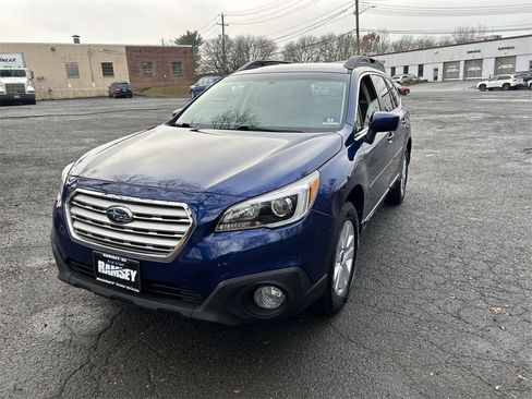Used 2017 Subaru Outback 2.5i Premium image 4
