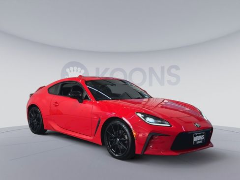 Used 2022 Toyota GR86 Premium image 2