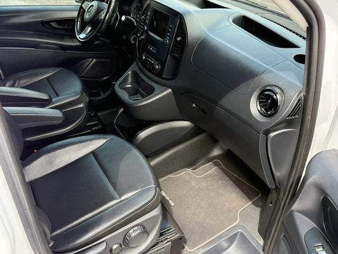 Used 2022 Mercedes-Benz Metris image 13