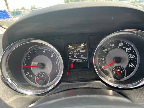 Used 2016 Chrysler Town & Country Touring FWD image 3
