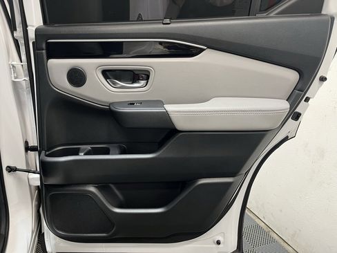 Used 2024 Honda Pilot Touring image 18