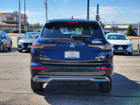 New 2025 Mitsubishi Outlander SE image 4