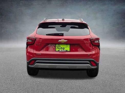New 2026 Chevrolet Trax LT w/ Sunroof Package image 5