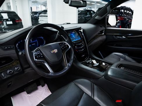 Used 2019 Cadillac Escalade ESV Platinum image 19