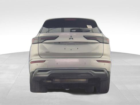 Used 2025 Mitsubishi Outlander AWD image 7